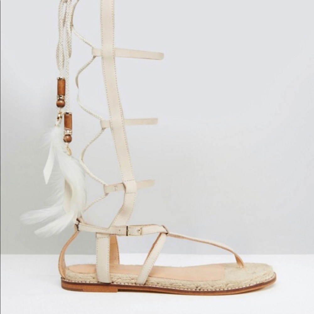 Aldo Strappy Gladiator Festival Sandals w/Feathers